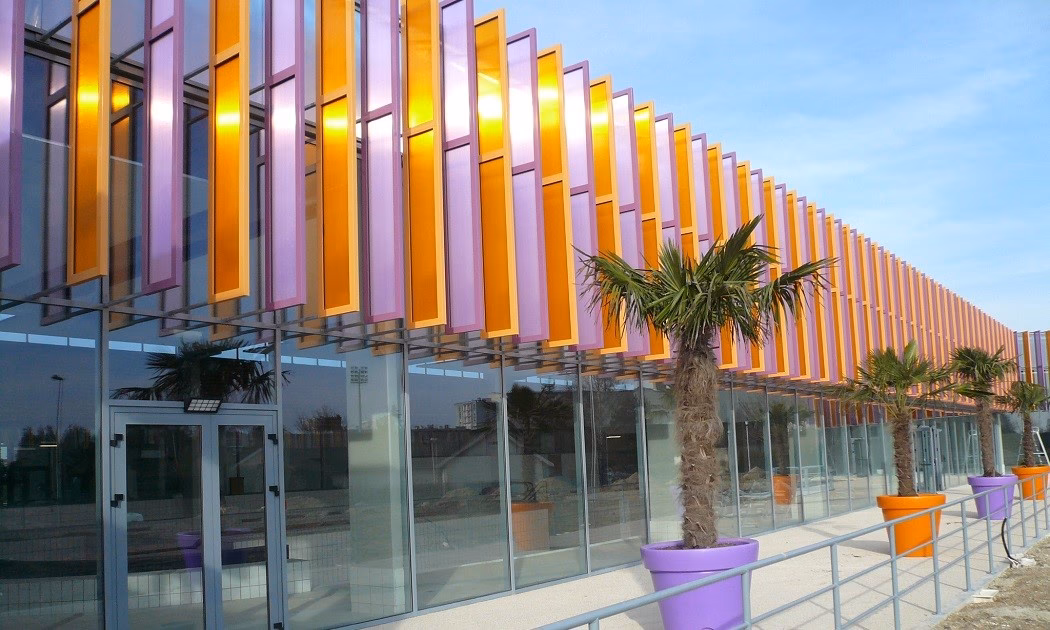 ¿Cómo se llama el vidrio coloreado?