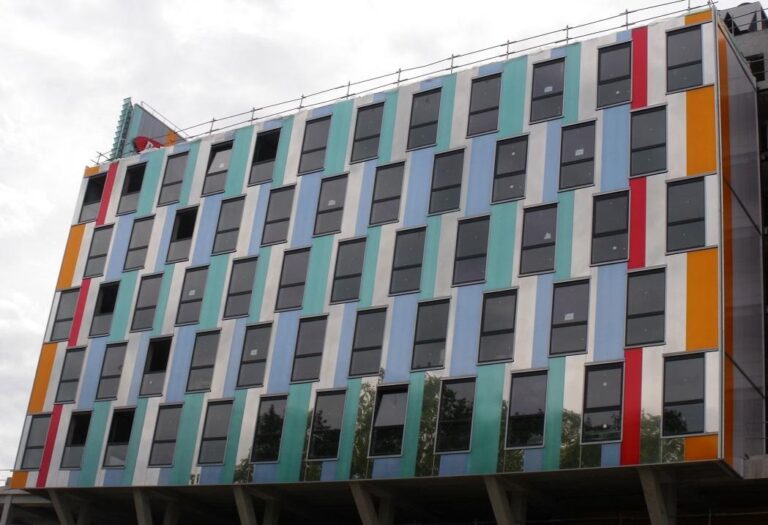 Vidrios Inteligentes: Magia que Cambia con el Sol