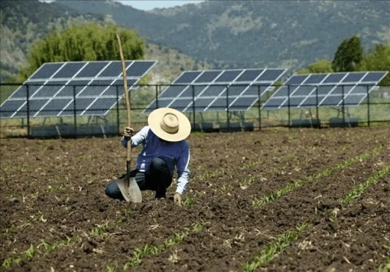 Energía Solar: Impacto Social y Económico