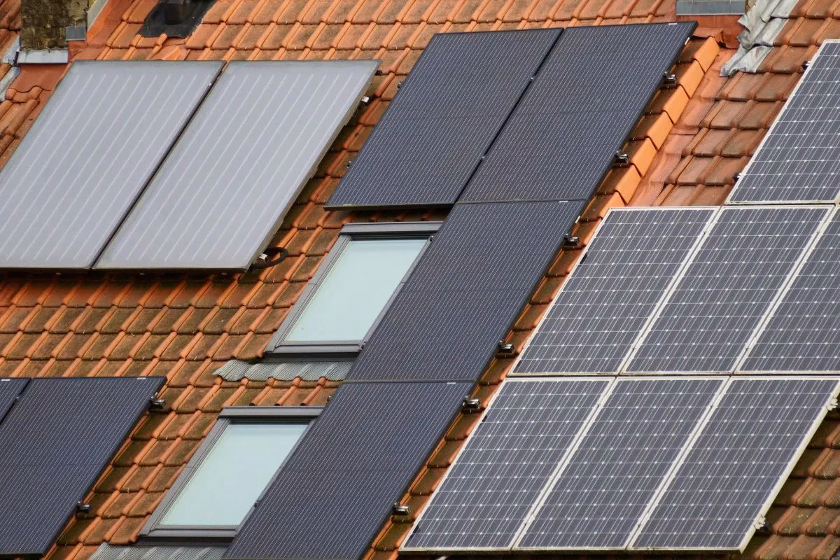 Which solar panel is best, blue or black?