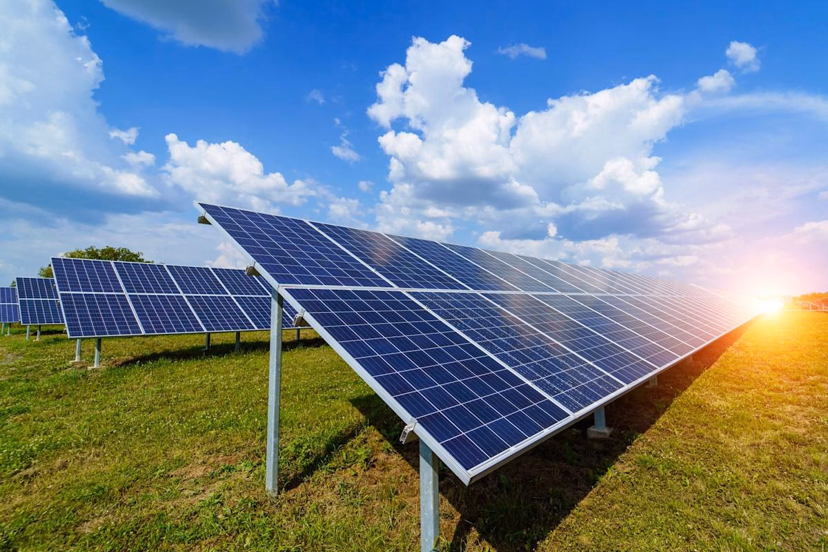 ¿Cuáles son las características de la energía solar?