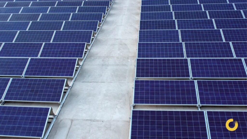 Panel Policristalino: Ventajas y Eficiencia