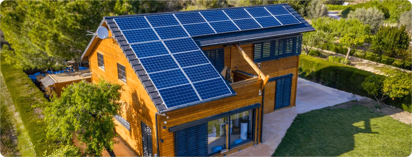 ¿Qué generan los paneles solares en las casas ecológicas?