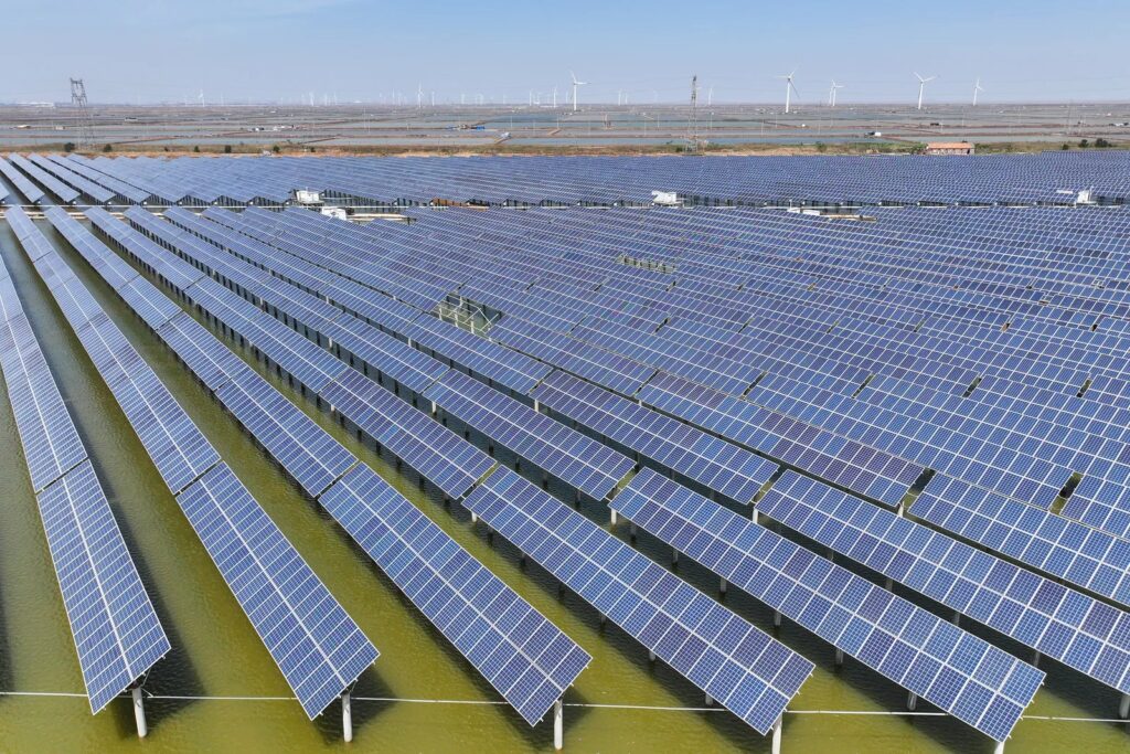China: El Gigante de la Energía Solar y Renovable