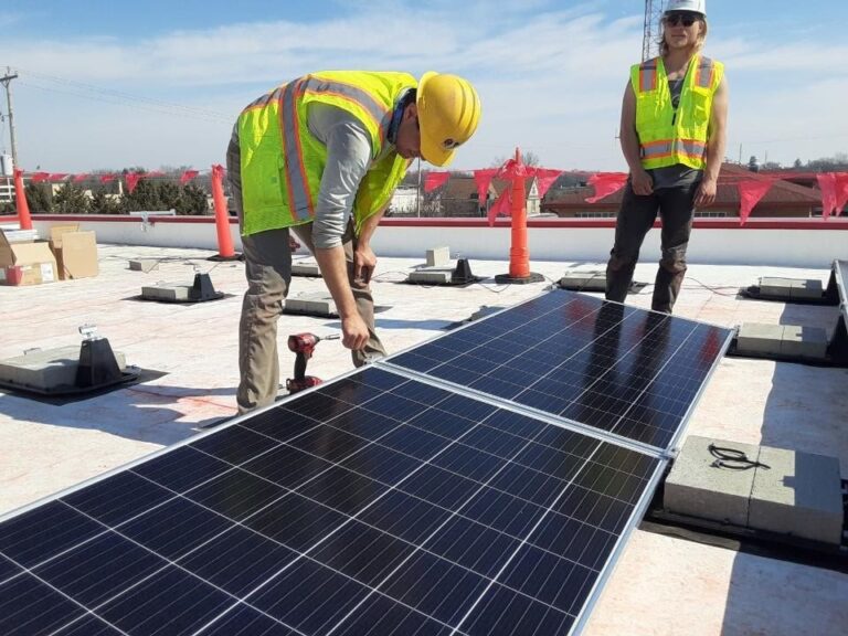 El Rol Clave del Supervisor de Paneles Solares