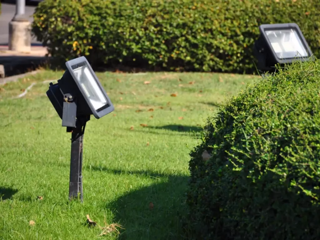 ¿Cómo reinicio una luz solar?
