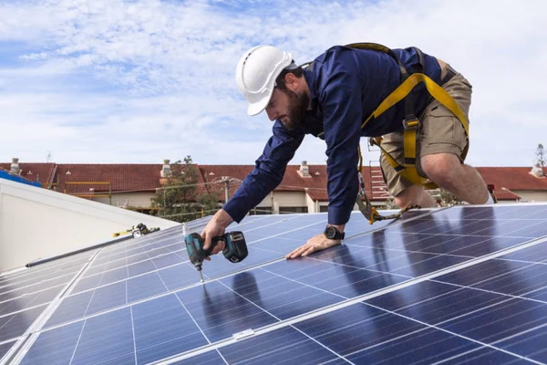 ¿Cómo funcionan las ventas de paneles solares?