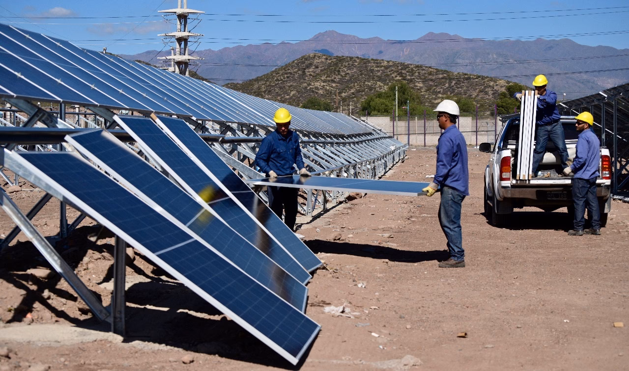 ¿Qué acuerdos internacionales se relacionan con la gestión sostenible de la energía?