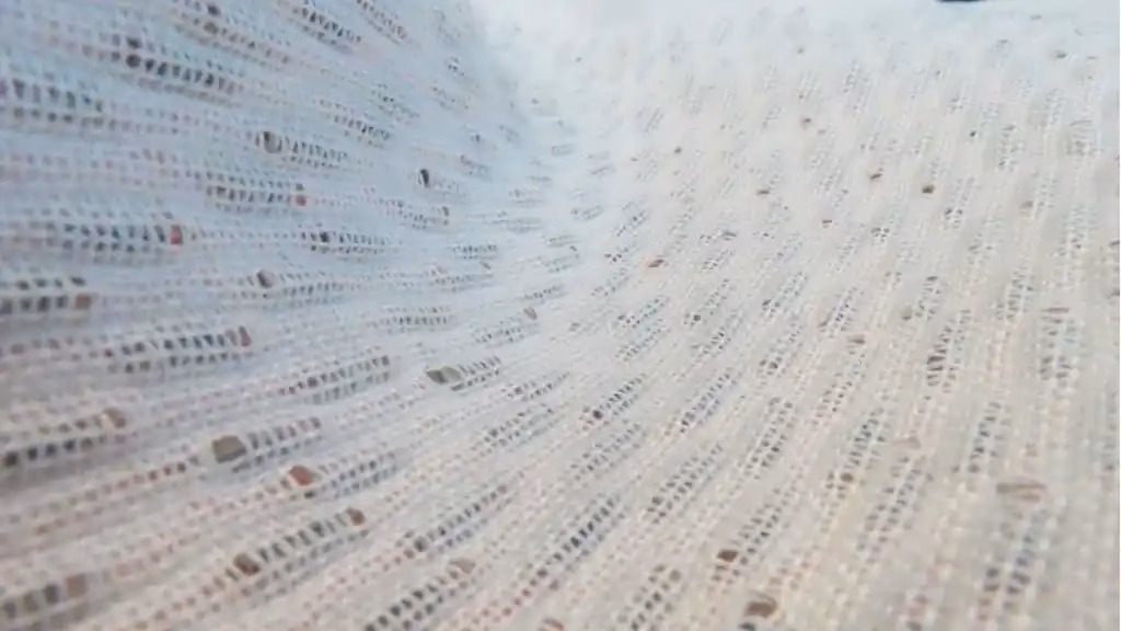 ¿Cómo se llaman las cortinas que no dejan pasar la luz solar?