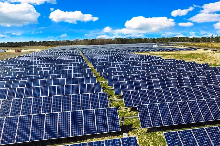 Paneles Solares y Aranceles: El Dilema del Diodo