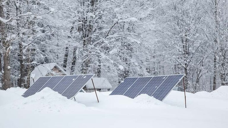 Nieve en Paneles Solares: ¿Debes Quitarla?