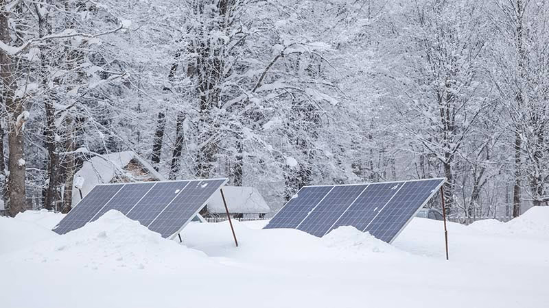 Nieve en Paneles Solares: ¿Debes Quitarla?