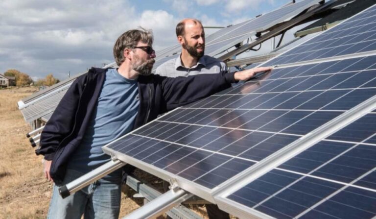 Descarga nocturna de baterías solares: ¿Es normal?