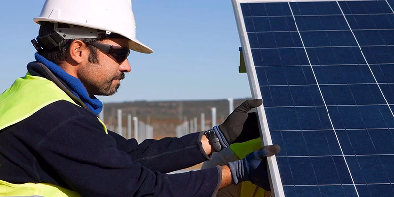 ¿Cuánto cobra un técnico de energías renovables?