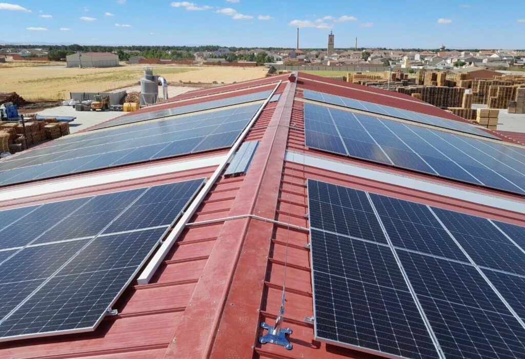 Cubiertas Solares: Transforma tu Tejado en Energía