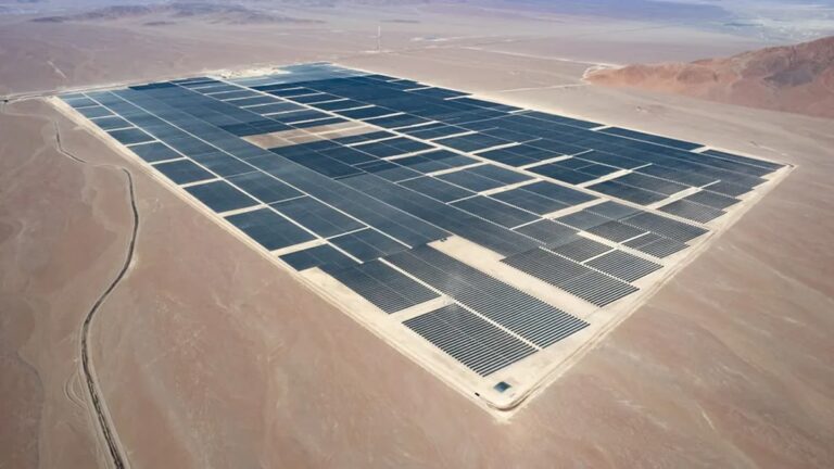 Paneles Solares en el Desierto: ¿Solución o Utopía?