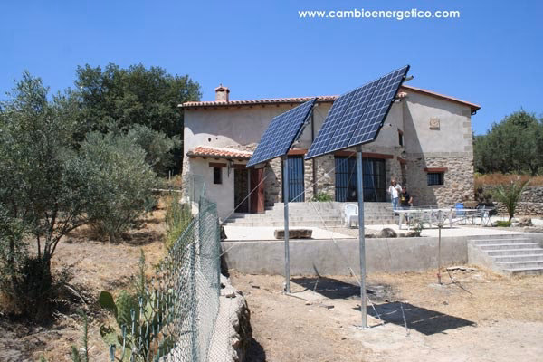 ¿Cuántas placas solares necesito para una casa de campo?