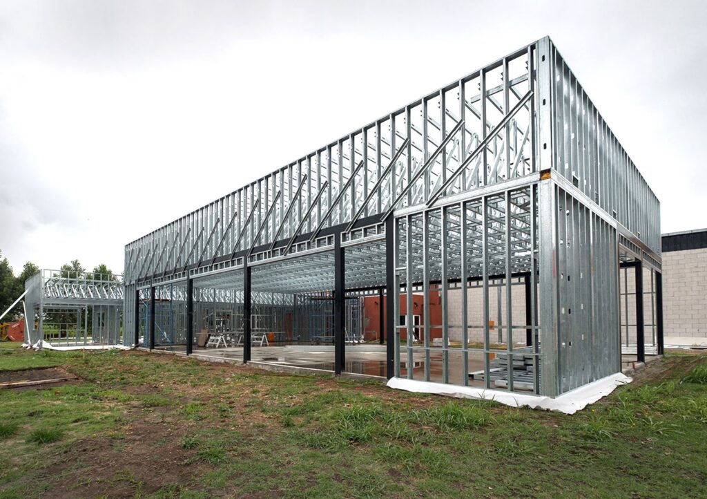 Acero Verde: ¿El Futuro Forjado con Sol y Viento?