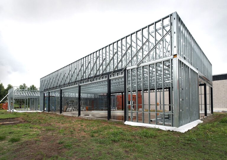 Acero Verde: ¿El Futuro Forjado con Sol y Viento?