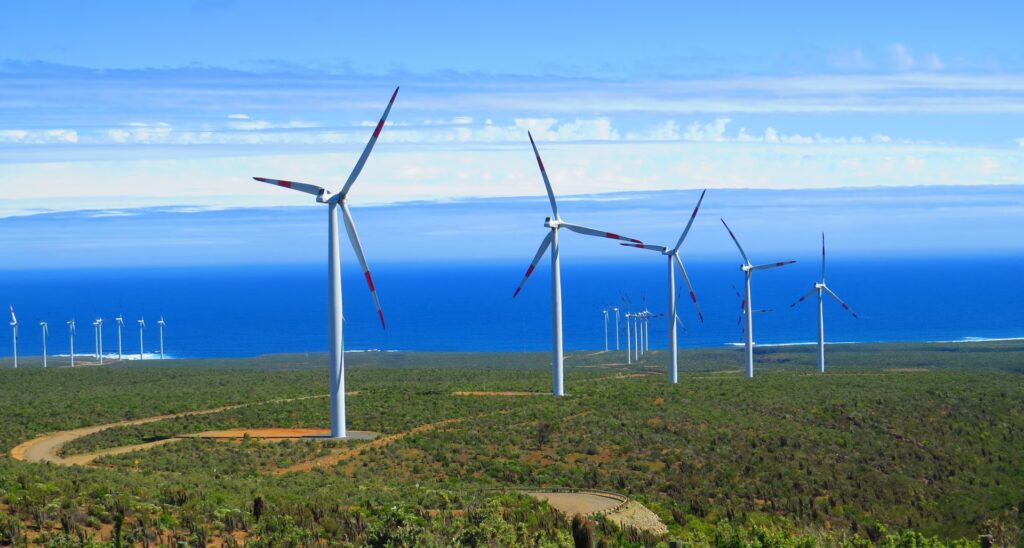 Historia Solar de Chile: De la Luz a los Paneles