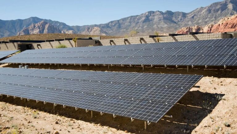 Energía Solar en el Desierto: ¿Solución o Problema?