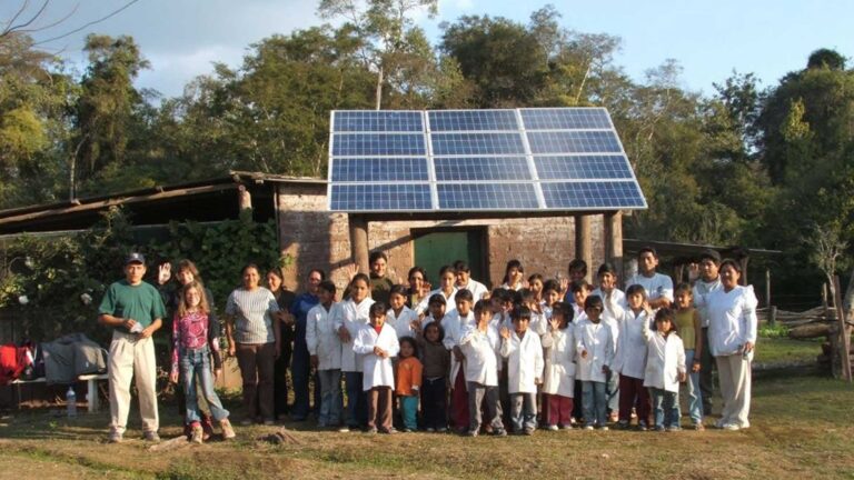 Paneles Solares en Escuelas: Energía y Educación