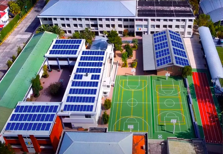 ¿Qué es un proyecto para instalar paneles solares en las escuelas?