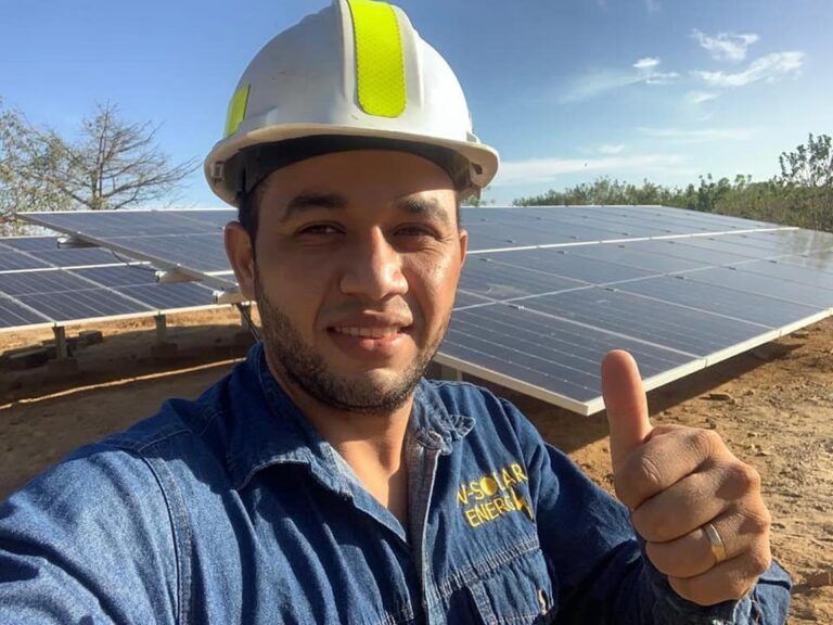 Salario de un instalador solar en Colombia 2024
