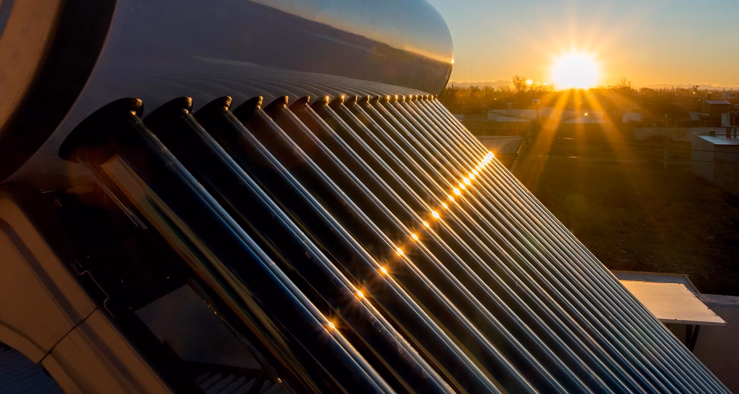¿Vale todavía la pena calentar agua con energía solar?