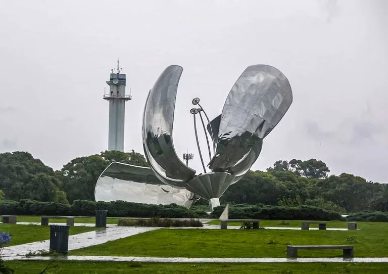 ¿Qué hay en la Floralis Genérica?