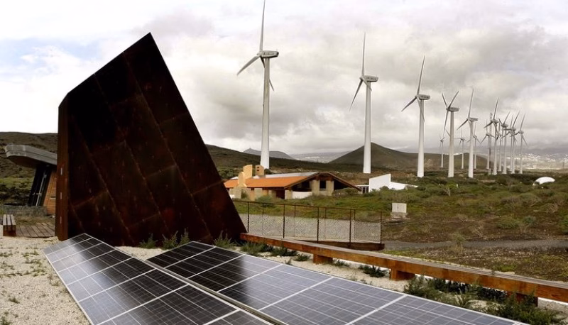 ¿Quién paga el impuesto al sol?