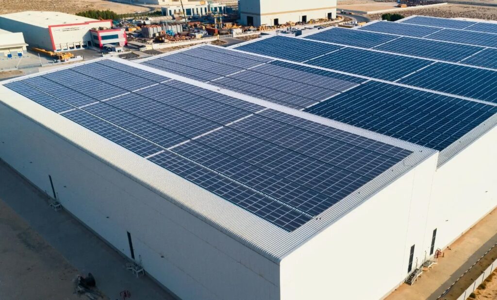 ¿Cuánta Energía Genera un Panel Solar Industrial?