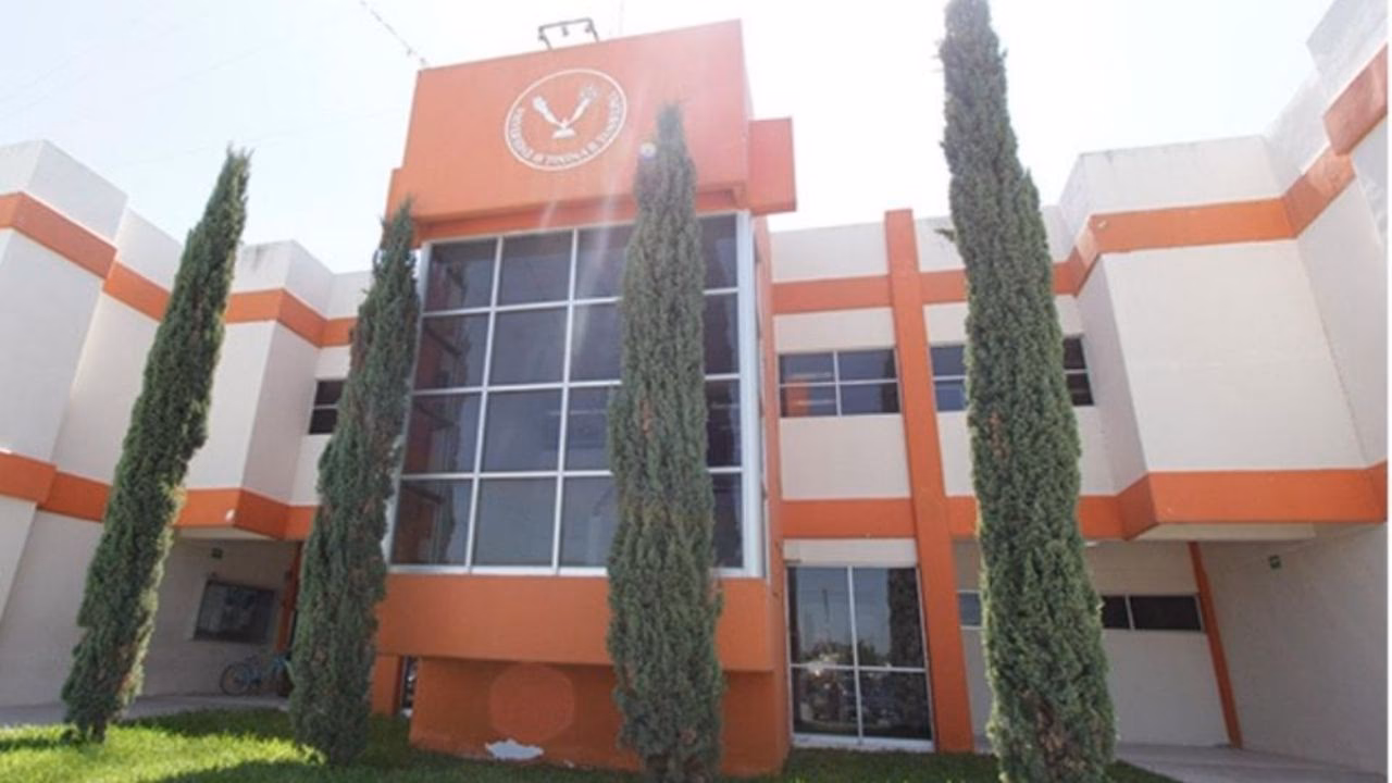 ¿Qué carreras tiene la Uat?