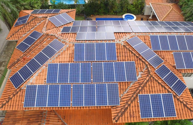 ¿Cuáles son los requisitos para instalar paneles solares en Panamá?