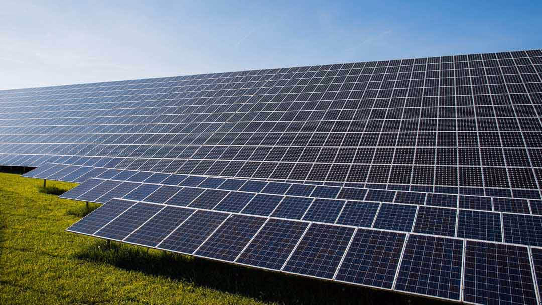 ¿Un imán afectará a un panel solar?