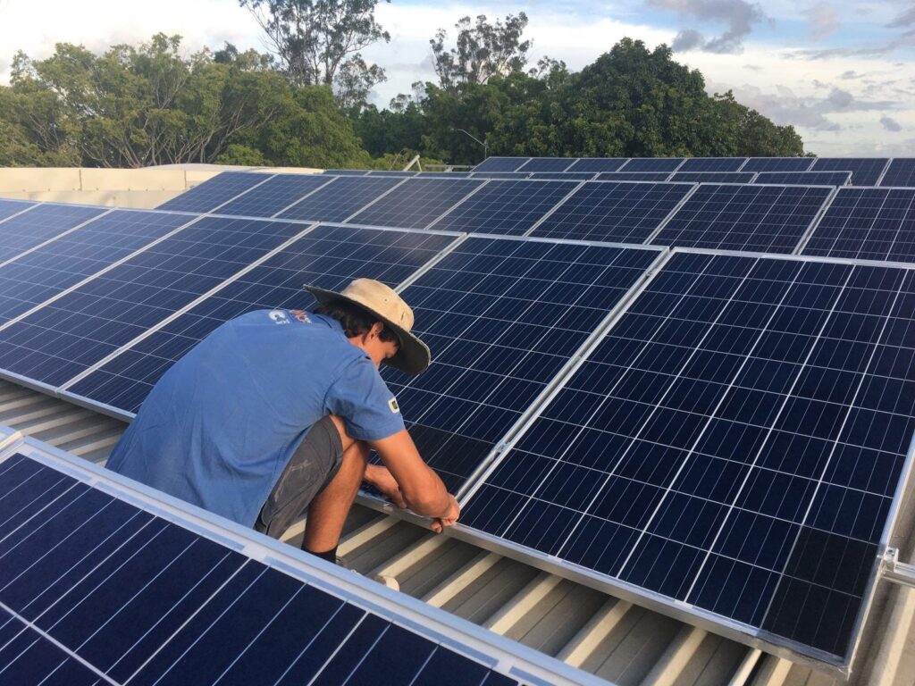 Maxeon Solar: Reestructuración y Enfoque en EE.UU.