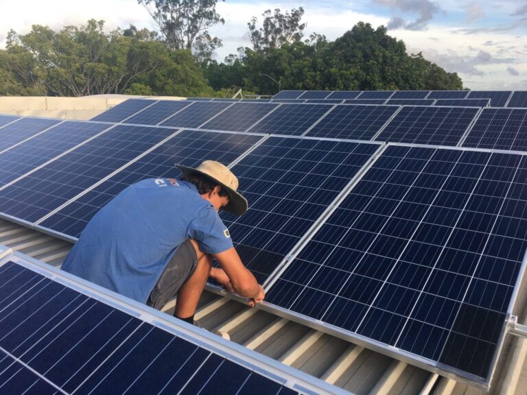 Maxeon Solar: Reestructuración y Enfoque en EE.UU.