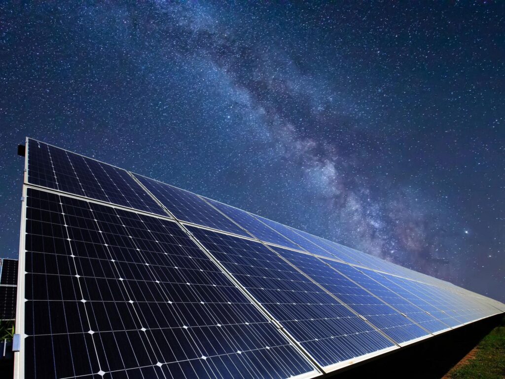Paneles Solares de Noche: ¿Cómo Funcionan?