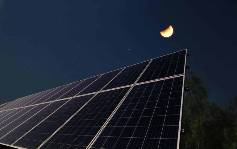 Paneles Solares de Noche: ¿Funcionan o Descansan?