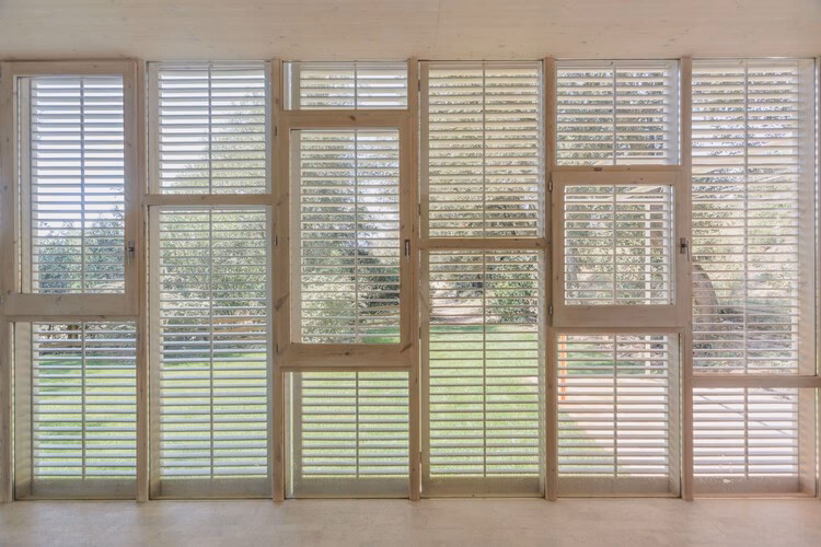 ¿Cómo se llama esa madera que se pone en la pared?