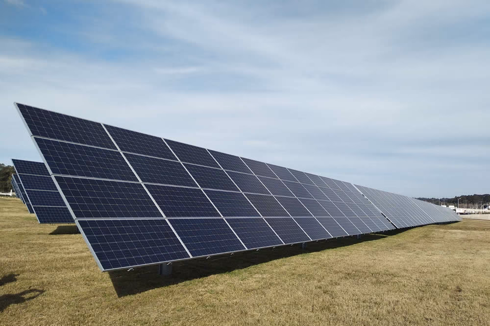 ¿Los aeropuertos utilizan paneles solares?