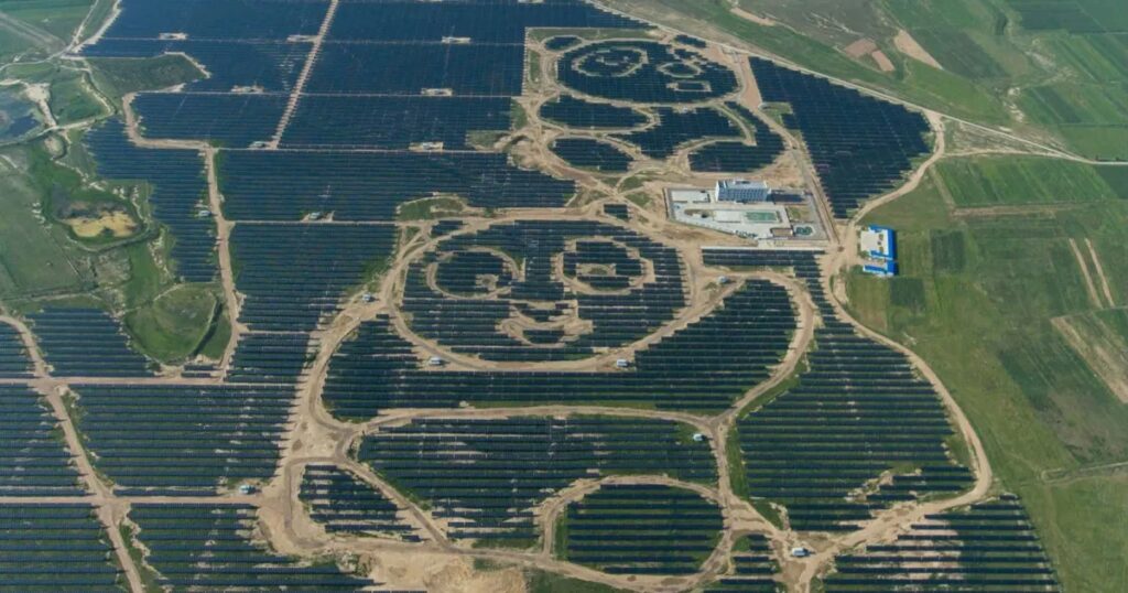 La Granja Solar Panda: Energía con Arte en China
