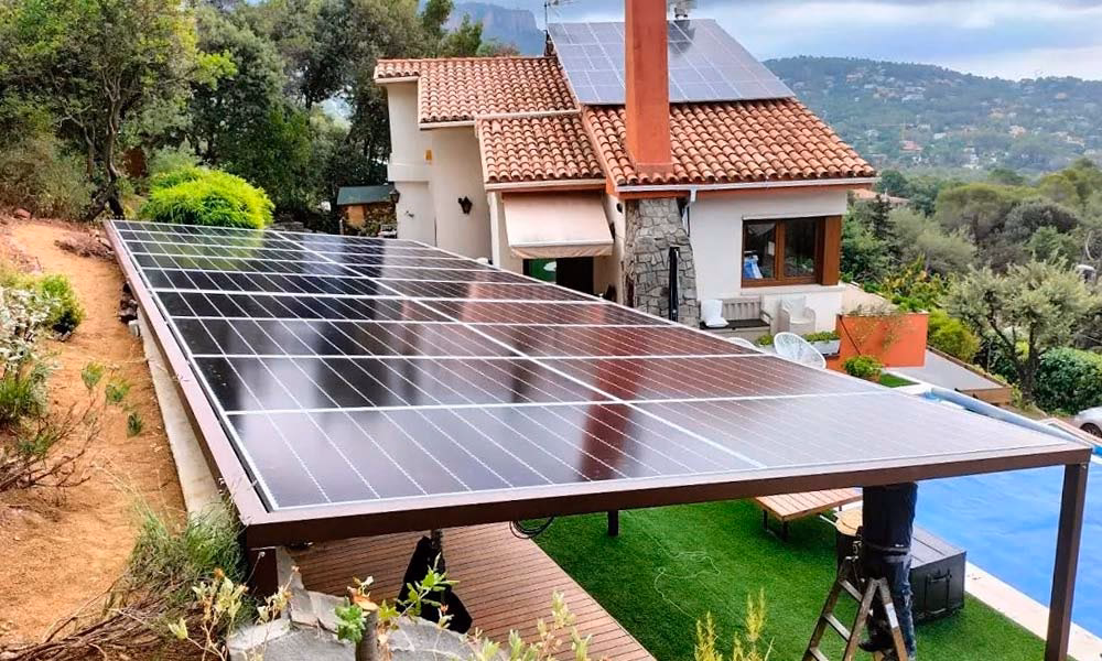 ¿Cuánto duran los paneles solares en una pérgola?