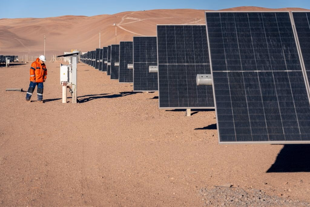 ¿Cómo se utilizan los paneles solares en la minería?