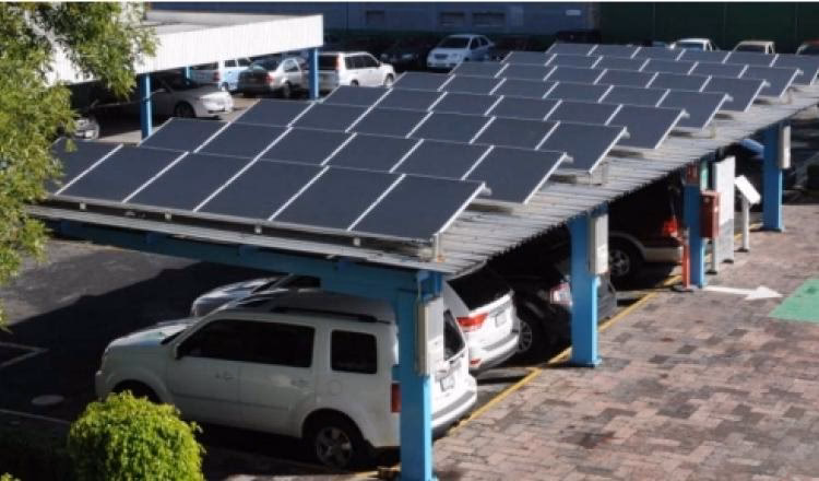 ¿Cuántos paneles solares necesito para una oficina?