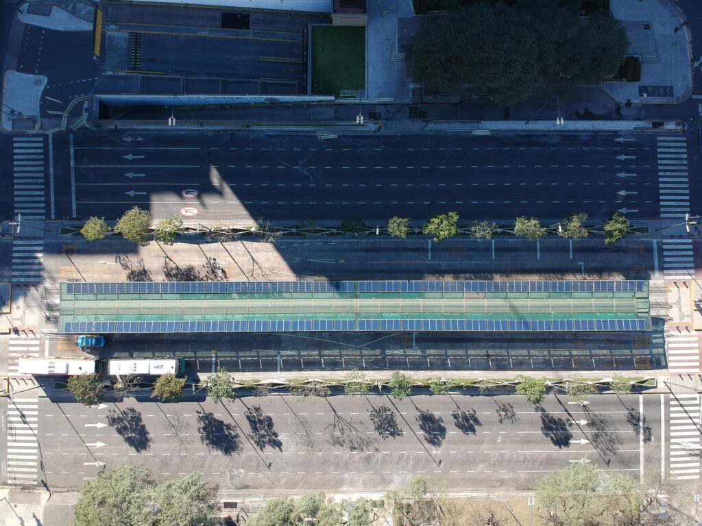 Transporte Sostenible: El Rol de la Energía Solar