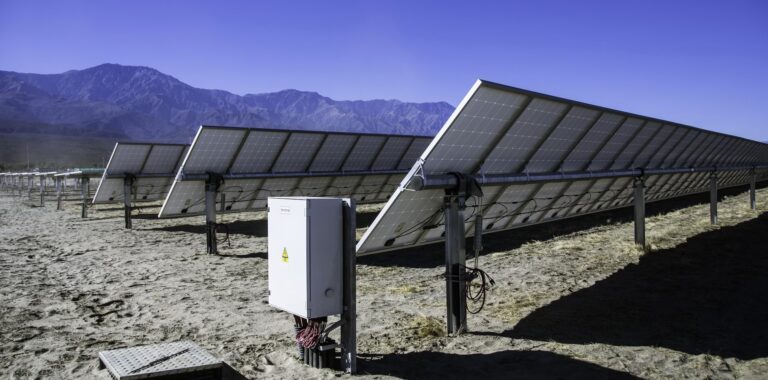 Daños en Paneles Solares: Causas y Soluciones