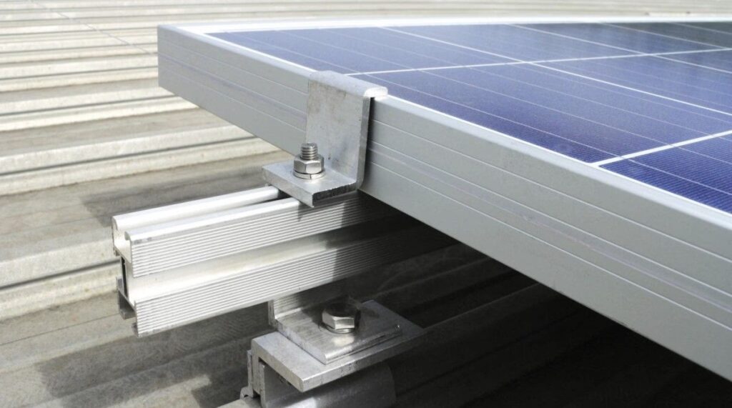 Guía Completa para Anclar Paneles Solares