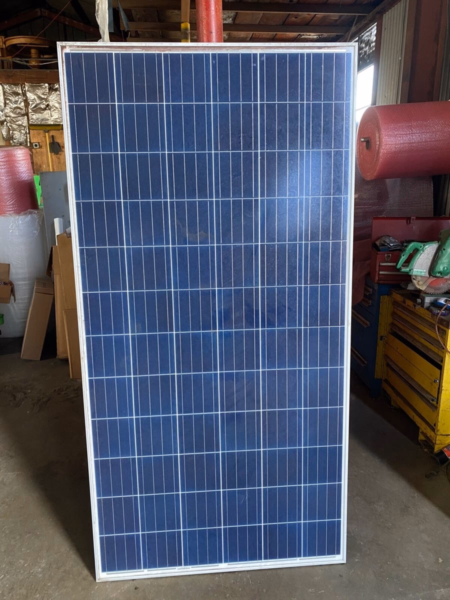 Who makes phono solar panels?
