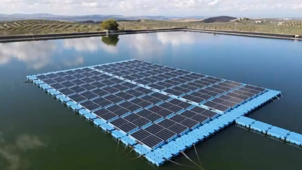 ¿Qué beneficios tiene tomar agua soleada?